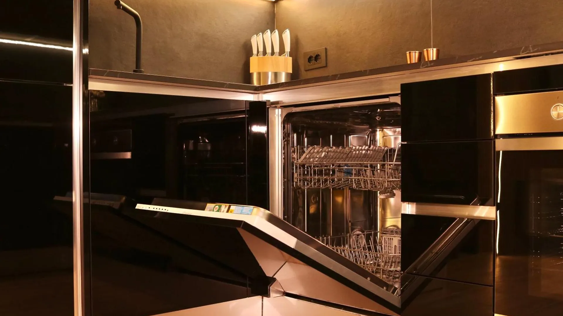 Superior Luxurious Romantic Getaway - Historical Centre - Fully Equipped & Renovated - Garibaldi#3 Olbia 0*,