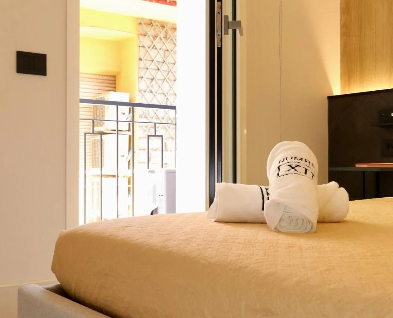 Superior Luxurious Romantic Getaway - Historical Centre - Fully Equipped & Renovated - Garibaldi#3 Olbia Apartment