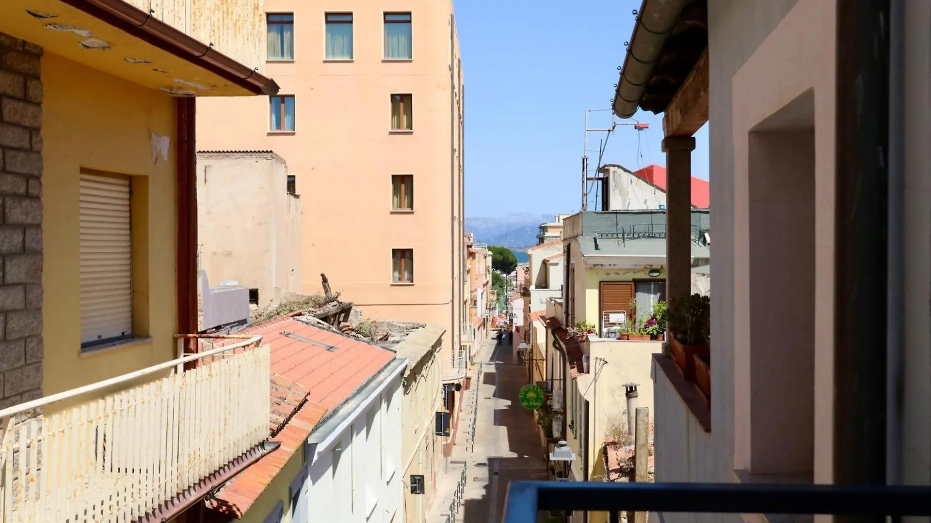 Superior Luxurious Romantic Getaway - Historical Centre - Fully Equipped & Renovated - Garibaldi#3 Olbia Italy