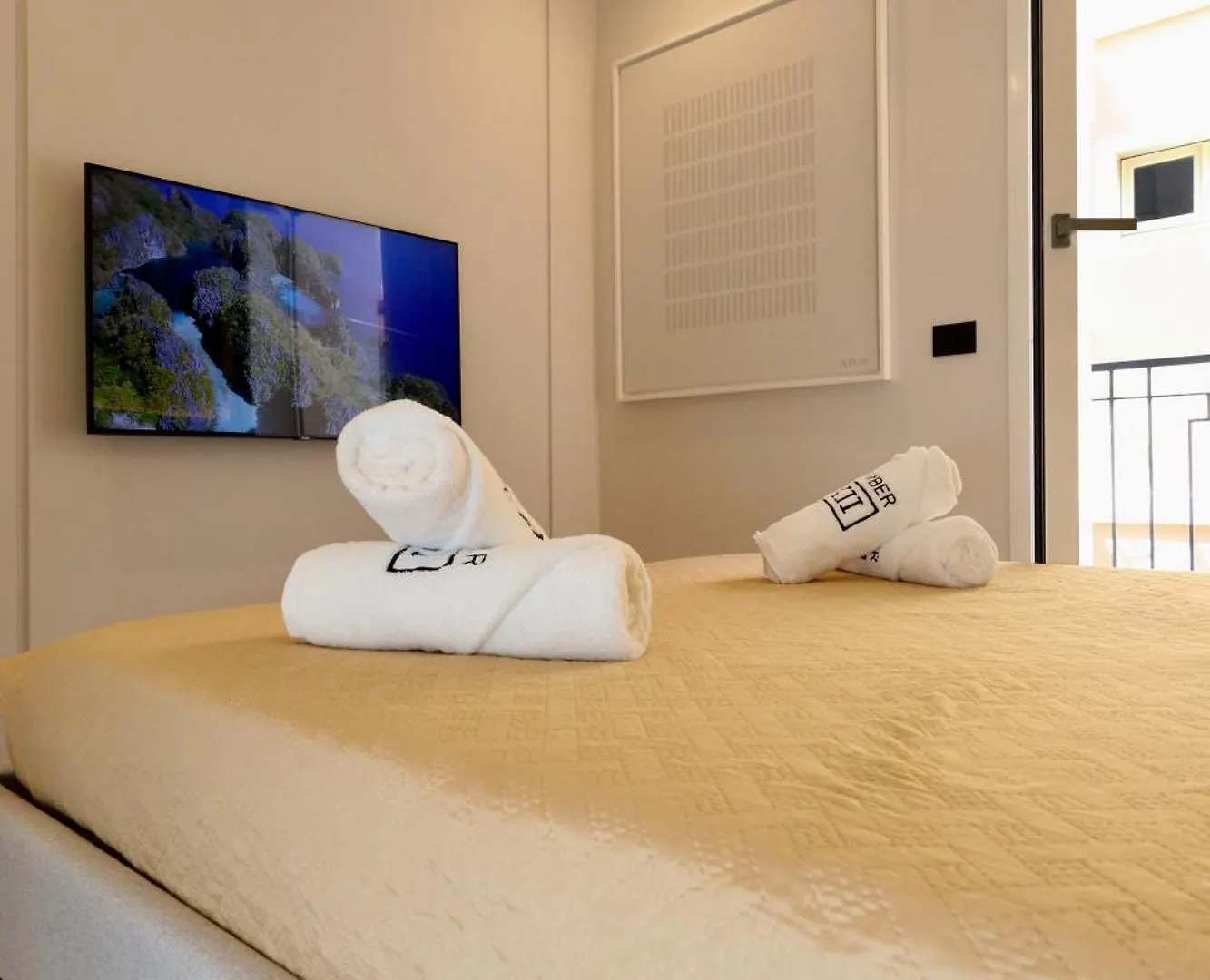 Superior Luxurious Romantic Getaway - Historical Centre - Fully Equipped & Renovated - Garibaldi#3 Olbia